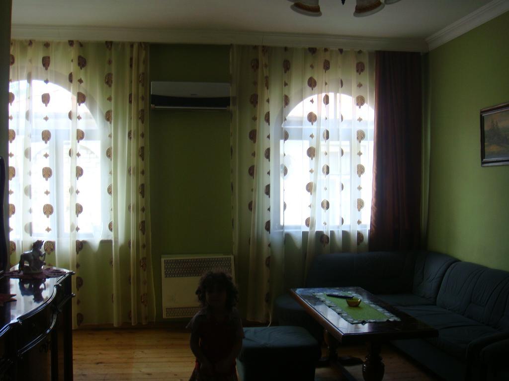 Guest House Quiet Home باتومي المظهر الخارجي الصورة