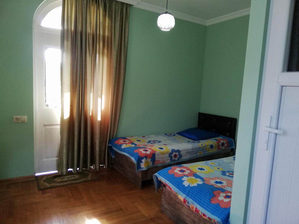 Guest House Quiet Home باتومي المظهر الخارجي الصورة