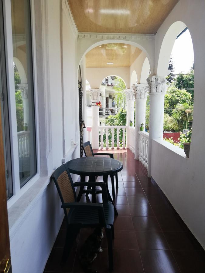 Guest House Quiet Home باتومي المظهر الخارجي الصورة